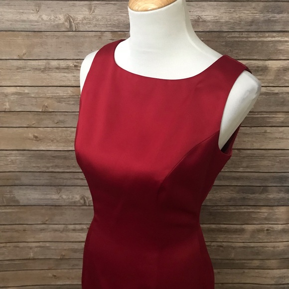 FINAL CALL!!! Utterly Elegant Lady in Red Gown 💃 - Picture 2 of 8